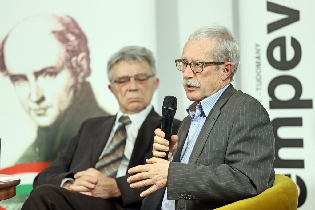 Négy főszerkesztő a kultúrpolitika kérdéseiről